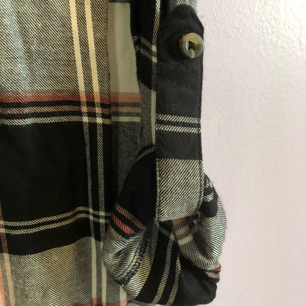 NWOT, Charlotte Russe shirt, back diagonal opening - Picture 5 of 7